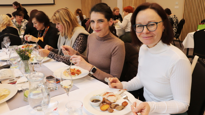 EXCELLENTN� �ENA